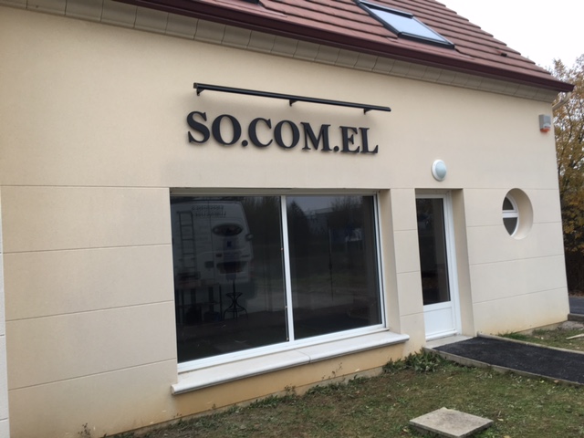 Enseigne lettres reliefs et découpées près de Compiègne 60