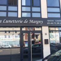 Enseigne lettres reliefs et découpées près de Compiègne 60