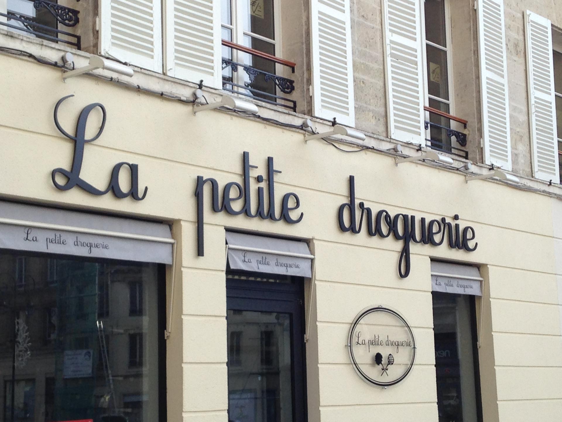 Enseigne lettres reliefs et découpées près de Compiègne 60